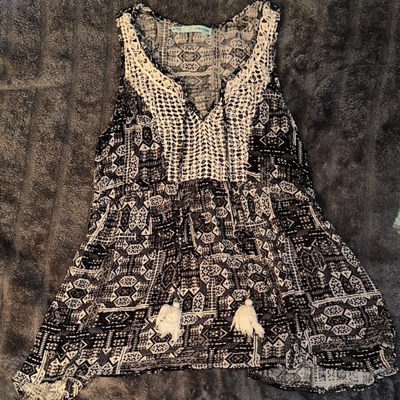Maurices Tops - Maurices Black and Cream Geometric Top